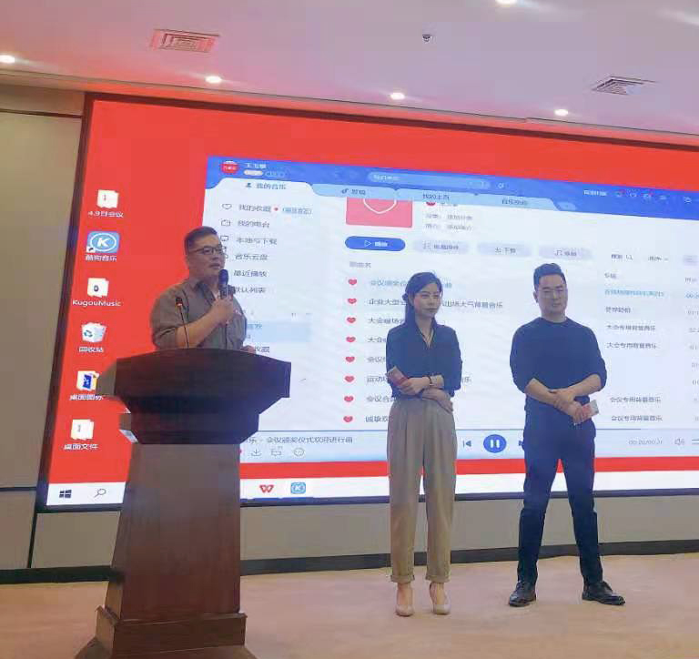 榮獲先進團隊獎的部門獲得現(xiàn)金獎勵